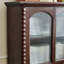 Vitrines en bois massif noisette + verre
