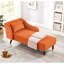 Magnifique chaise orange recouverte de velours