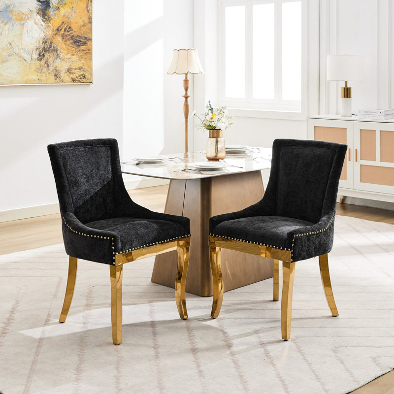 De 2 chaises de salle à manger en chenille américaine moderne, tissu texturé noir, garniture de rivets, pieds incurvés dorés et fabrication pour utilisation