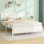 Structure de lit Kempst en métal blanc avec tête et pied de lit en bois, lit plateforme rustique avec support à lattes en acier robuste
