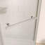 Porte de douche pivotante universelle à ajustement de 1 3/8 po avec finition en verre trempé de 1/4 po-111692015