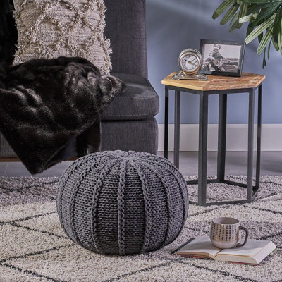 Pouf tricoté