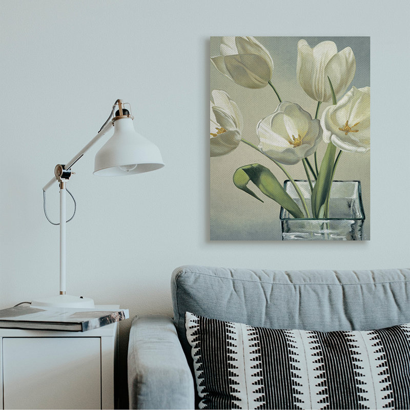 «Soft Tulip Blossoms Glass Jar White Petals» par Eva Barberini - impression d'art graphique, Toile tendue