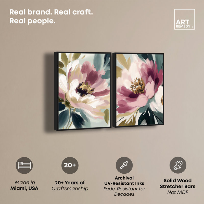"Blossom in Light" par Art Remedy, H 30 po x l 20 po, Cadre flottant noir