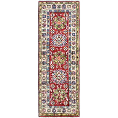 Rouge cramoisi 2 pi x 5 pi 10 po, Kazak avec motif de médaillons tribaux, laine douce et brillante, noué à la main, tissage plus dense, colorants végétaux, tapis de couloir étroit, tapis oriental