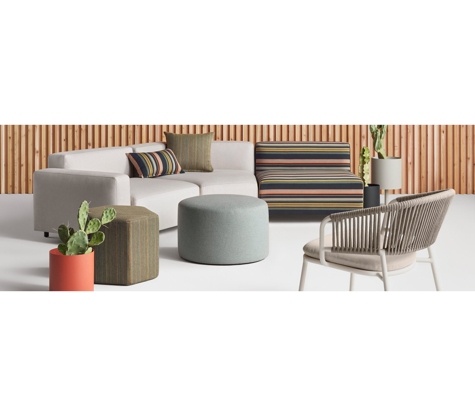 9 Yard Aluminum Outdoor Lounge Chair, Linen Sunbrella®