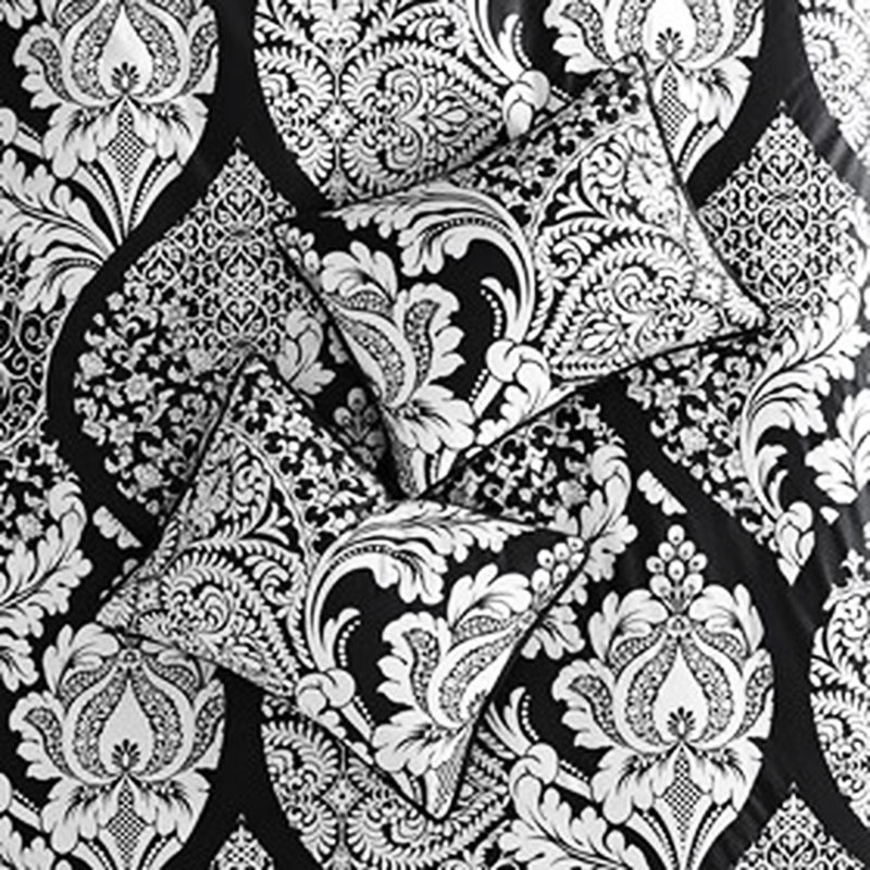 Édredon 7 pièces - grand, noir. Motif complexe de coton imprimé. Rembourrage. Comprend 1 édredon, 2 taies décoratives, 3 coussins décoratifs, . Literie de taille grand facile à nettoyer. Remplir. Froissé