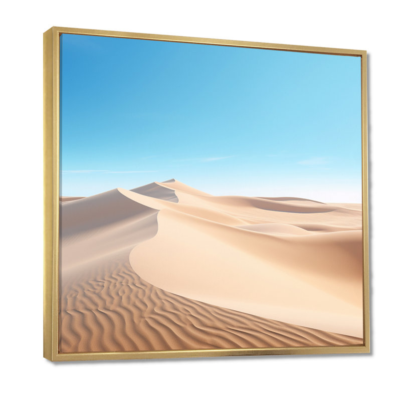 Ciel bleu au-dessus des dunes du désert - décoration murale désert, Toile avec cadre flottant or, H 16 po x l 16 po x P 1 po