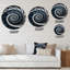 Bleu et blanc vitrail liquide II - spirales abstraites, art mural rond sur métal-983853768