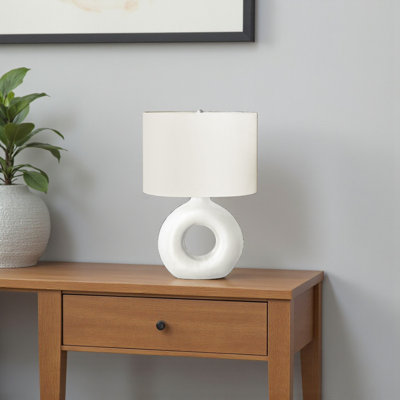 Lampe de table standard en céramique blanche et abat-jour en lin Saul, H 23,84 po x l 15,74 po x P 10,73 po