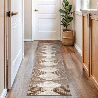 Tapis beige à rayures géométriques brunes