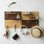 Tablette avec crochets de rangement en bois