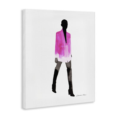 Fille dans une toile de jaquette rose, design par Simone Elum