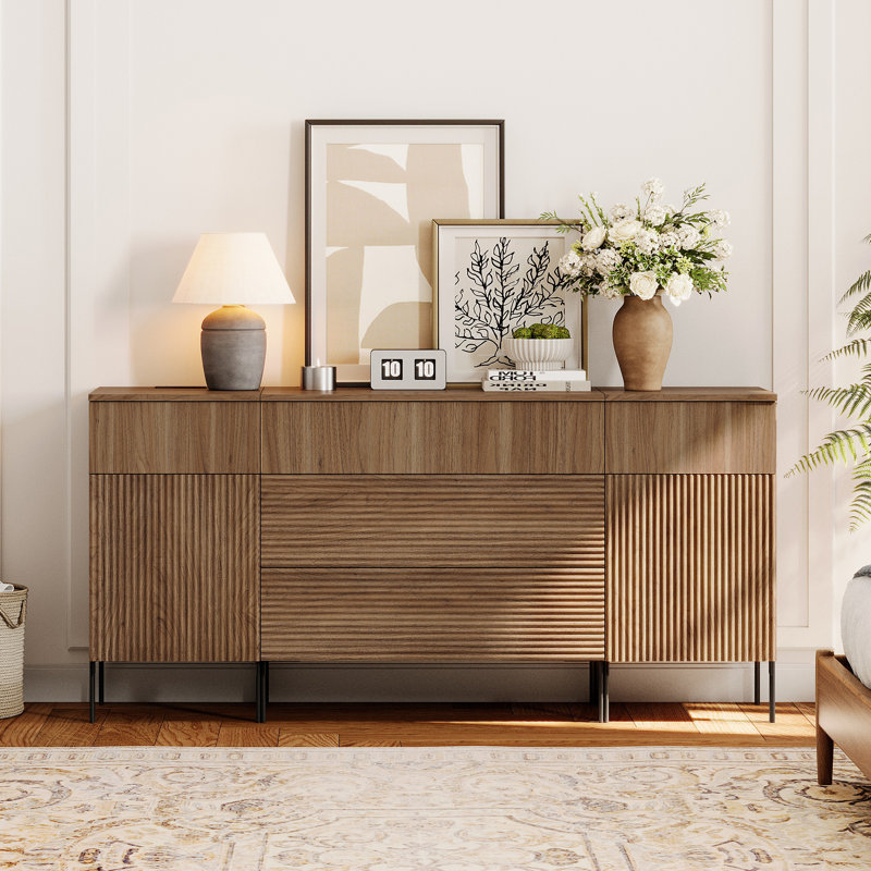Commode pour bébé Reeded 63 po avec 5 tiroirs Aadham, Noyer