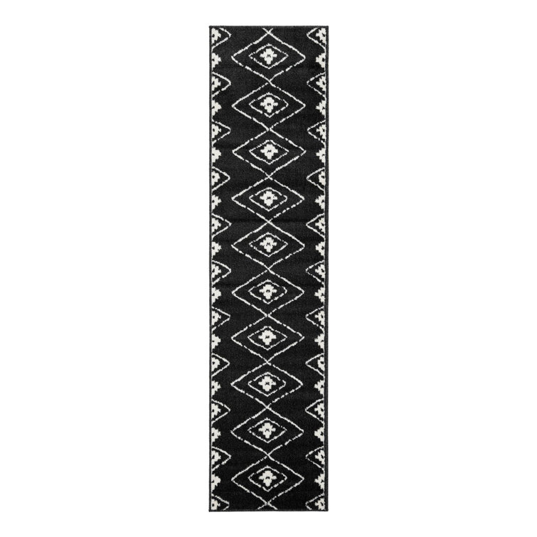 Latitude Run® Vefsna Nikolis Rug Black