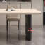 Combinaison de table et chaises de salle à manger italienne.-105490744