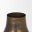 Vase en métal doré oxydé Lariah-287699069