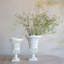 Vase urne en métal blanc