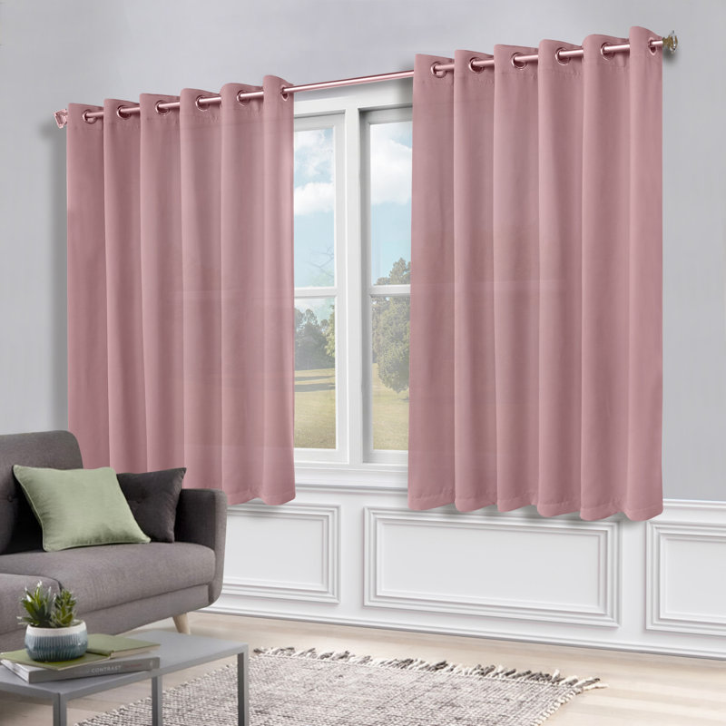 Paire de rideaux obscurcissant avec œillets Millendon, L 52 po x L 63 po, Craie mauve