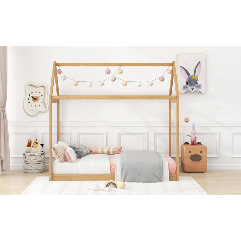 Lit simple en bois