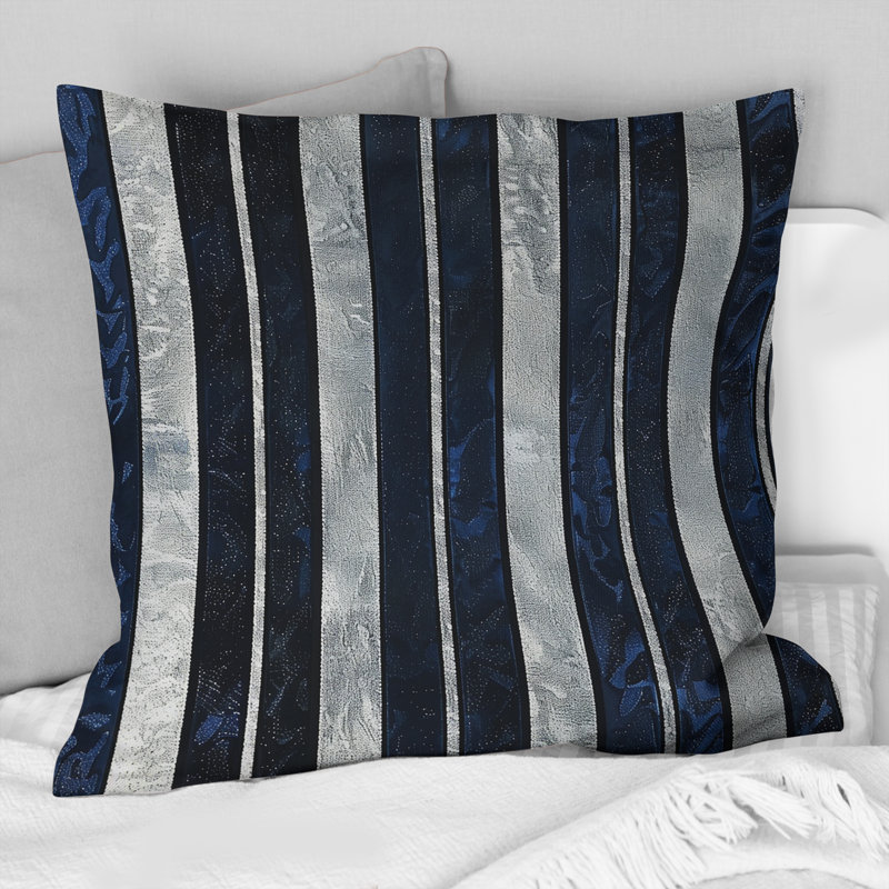 Coussin Glamoureux Pinstripe I - Glam, H 16 po x l 16 po, Bleu / argent