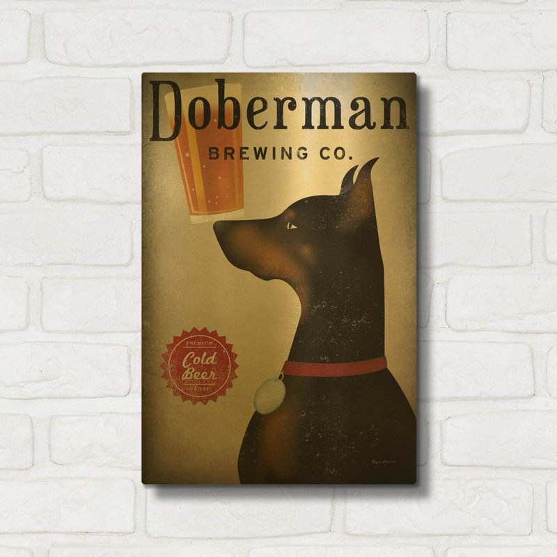 « Doberman Brewing Company », une œuvre murale en métal doré de Ryan Fowler, 30,5 x 40,5 cm, 12 po x 16 po