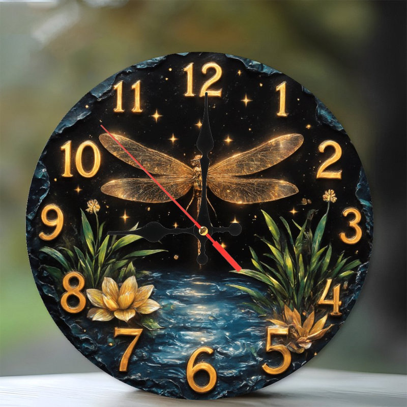 libellule horloge heure dorée nénuphars scène de nuit