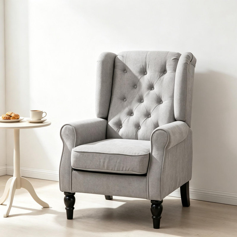 Fauteuil rembourré avec dossier capitonné et repose-pieds robuste