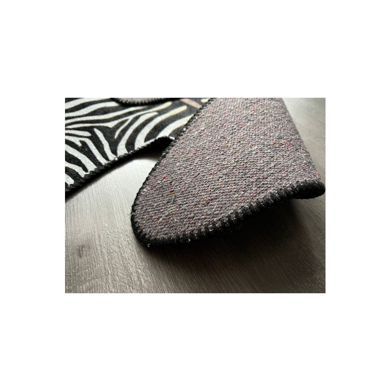 Tapis noir tissé à la machine Zebra, Rectangle 5 pi 1 po x 7 pi 7 po