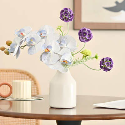 Ornements de fleurs simulées