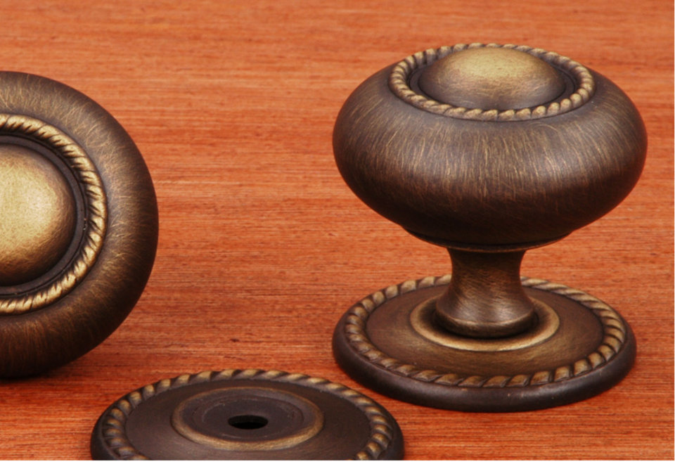 Cabinet Hardware & Cabinetry