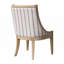 Chaise rembourrée avec garniture cloutée