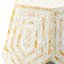 Tabouret hexagonal à capes mesurant 18 x 18 x 21 pouces, mélange de couleurs crème et jaune, accent incrusté, motifs de losanges, servant de table d'appoint ou de tons, détails, formes, employés