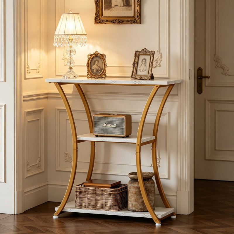 Console rustique à 3 niveaux avec tablettes ouvertes, table d'entrée étroite avec structure en métal incurvée, table de canapé mince pour le couloir du salon ou du vestibule, marbre blanc doré