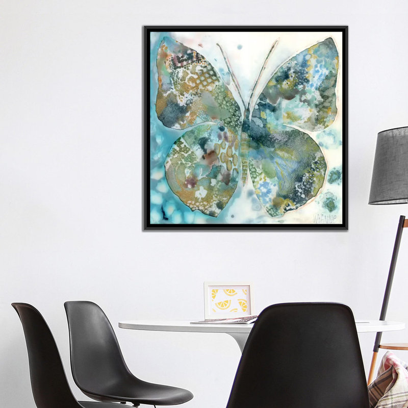 «Lucky Moth I», impression sur bois, H 37 po x l 37 po x P 1,5 po, Toile avec cadre noir, Pas de tapis
