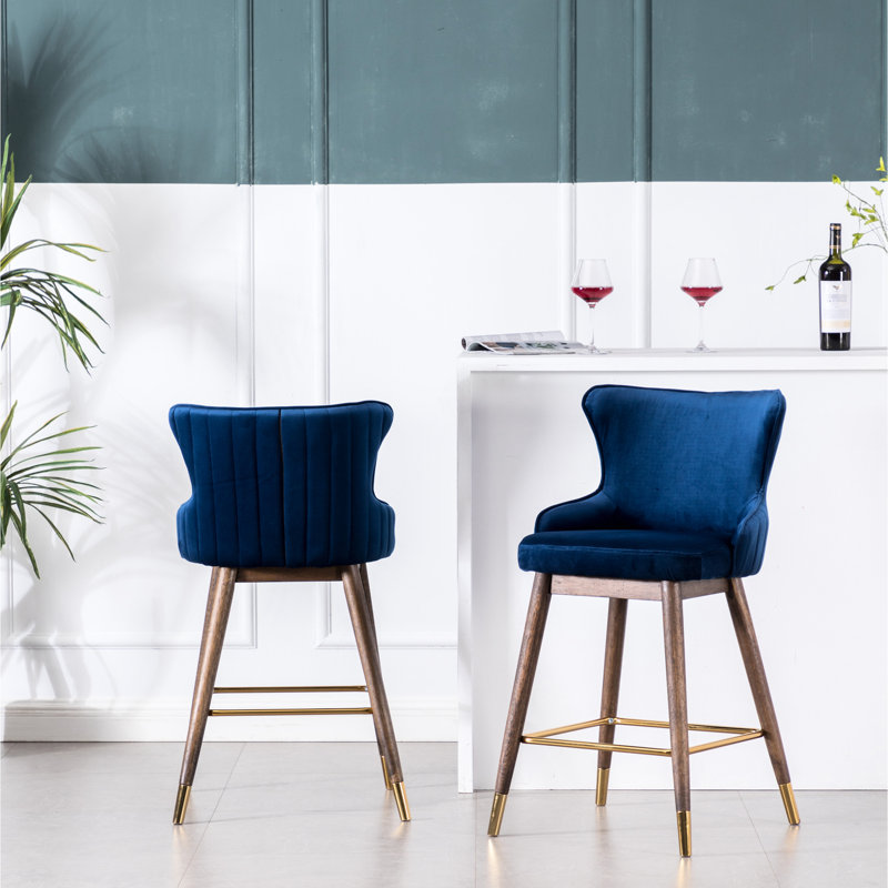 De 2 tabourets à oreilles à hauteur de comptoir bleus, revêtement, mousse dense, conception avec pieds fuselés, tabourets galvanisés en noyer, en métal et en métal doré (2), rembourrage en mousse épaisse, style Mid-Century