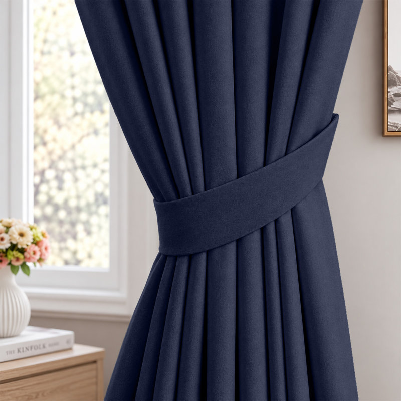 Cariya Small Window Eyelet Blackout Thermal Curtains  – Light Blocking & Energy Efficient, 117cm Width x 137cm Drop, Navy