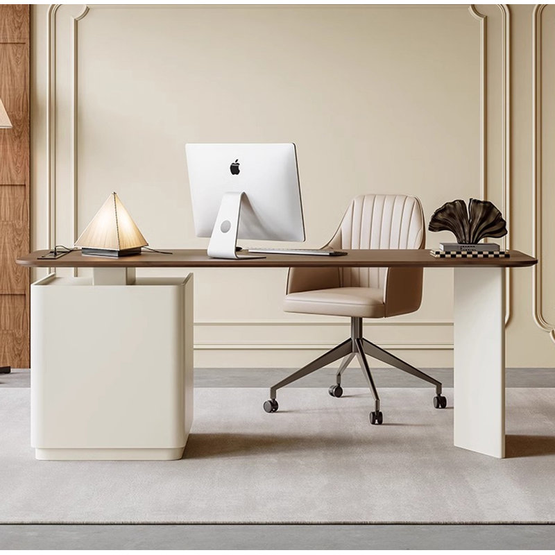 Table de salle à manger élégante et luxueuse avec plateau en pierre frittée et pieds évidés
