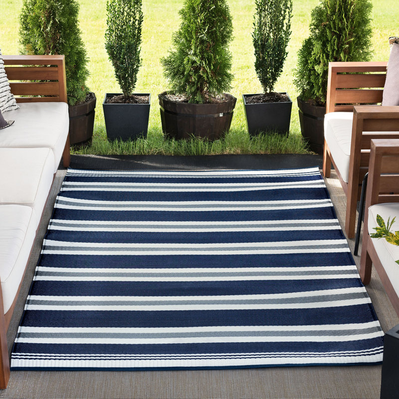 Tapis rayé bleu marine / blanc intérieur / extérieur Monee, Rectangle 7 pi 10 po x 10 pi 2 po