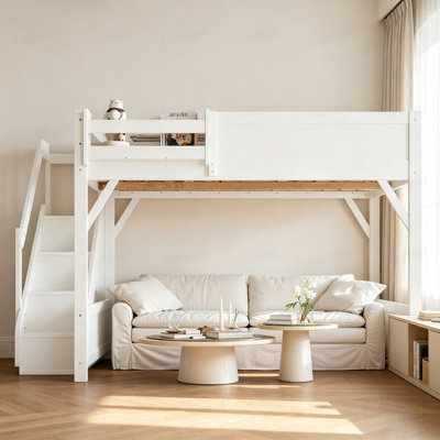 Grand lit mezzanine avec garde-robe et espace de rangement intégrés, lit mezzanine en bois massif avec tablettes à côté, garde-corps pleine longueur et escalier, aucun sommier nécessaire