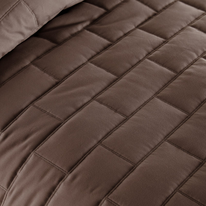 Vilano Bright White Full Microfiber Quilt Set