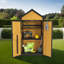 Armoire de rangement extérieure en bois résistante aux intempéries avec toit imperméable, portes verrouillables et table pliable