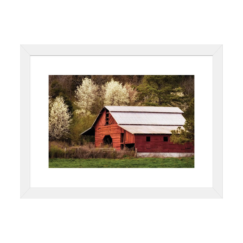 Skylight Red Barn par Andy Amos - reproduction de photo, H 16 po x l 24 po x P 1 po, Papier encadré blanc