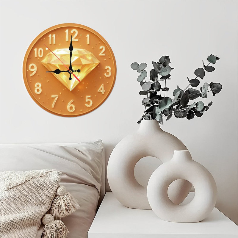 Horloge avec diamant doré