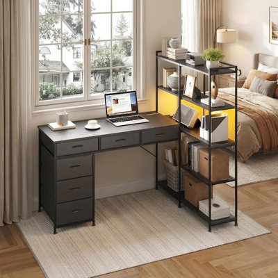 Bureau d'ordinateur en forme de L, bureau de 47,2 po avec 6 tiroirs et 5 tablettes ouvertes à 5 niveaux, bureau en coin en forme de L avec tablettes de rangement et éclairage DEL pour le bureau personnel, bureau d'ordinateur, bureau