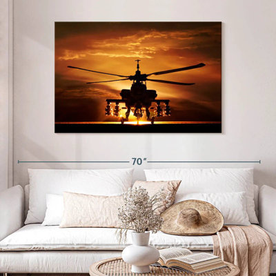«Mait Silhouetted Apache Helicopters»