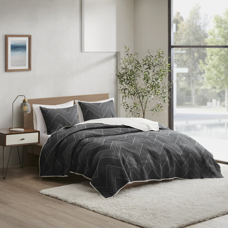 Black Cotton Reversible Chevron Full Quilt Set