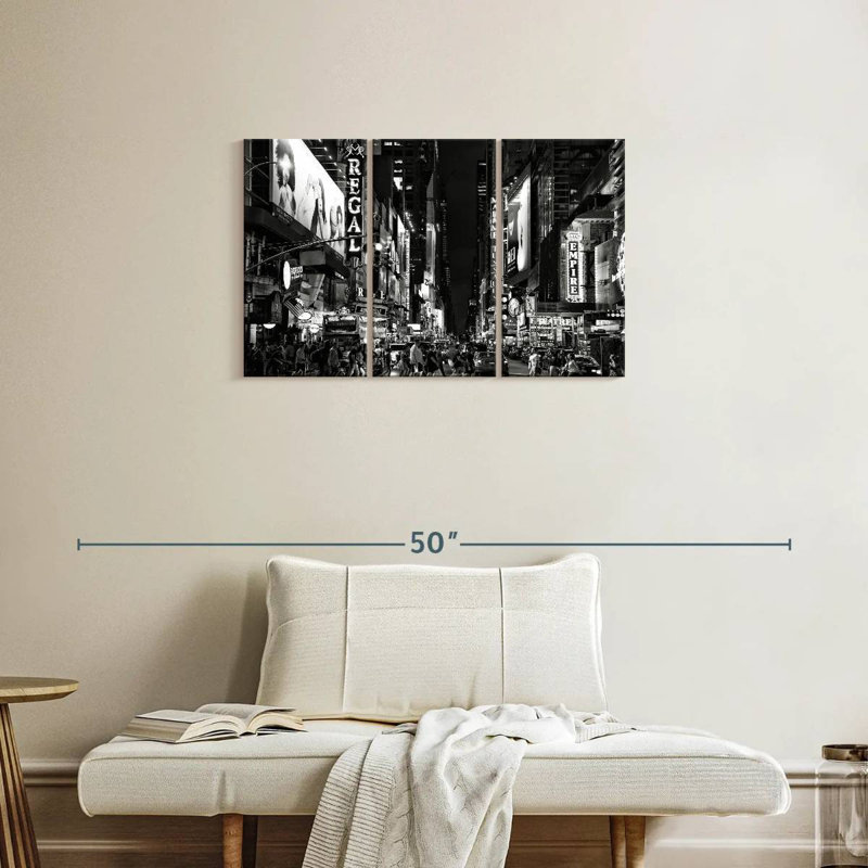 Kavia Times Square par nuit, H 20 po x l 33 po