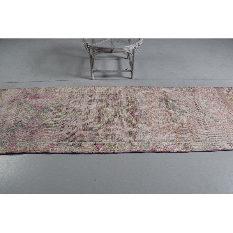 Tapis turc rétro Oushak Herki en rose pour chambre à coucher ou salle à manger avec motif tribal oriental