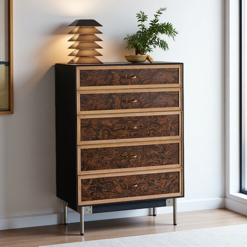 Armoire française au design rétro